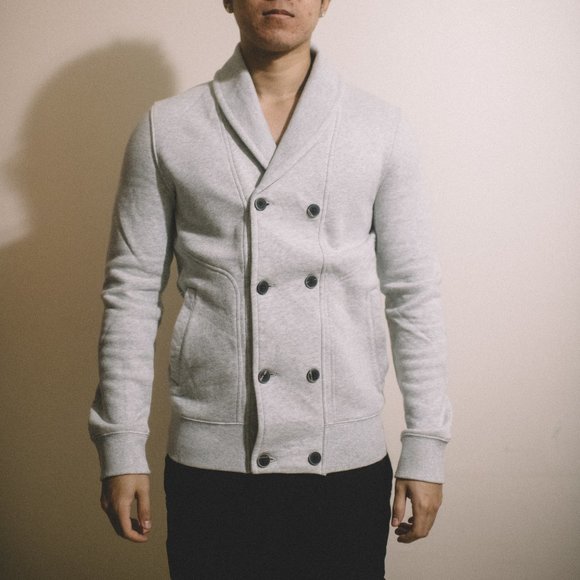 🤝 H&M BUTTON UP SWEATER 🤝 - Picture 1 of 2